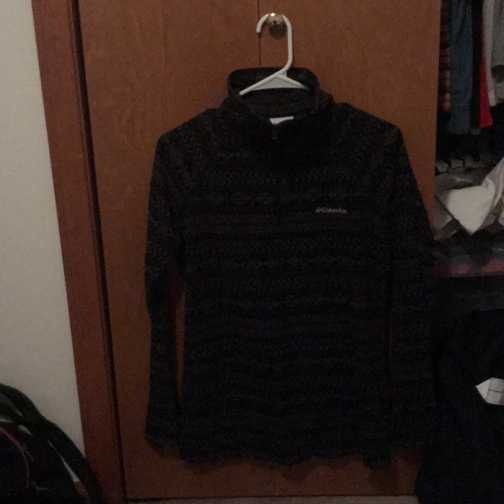 Patterned Columbia pull over